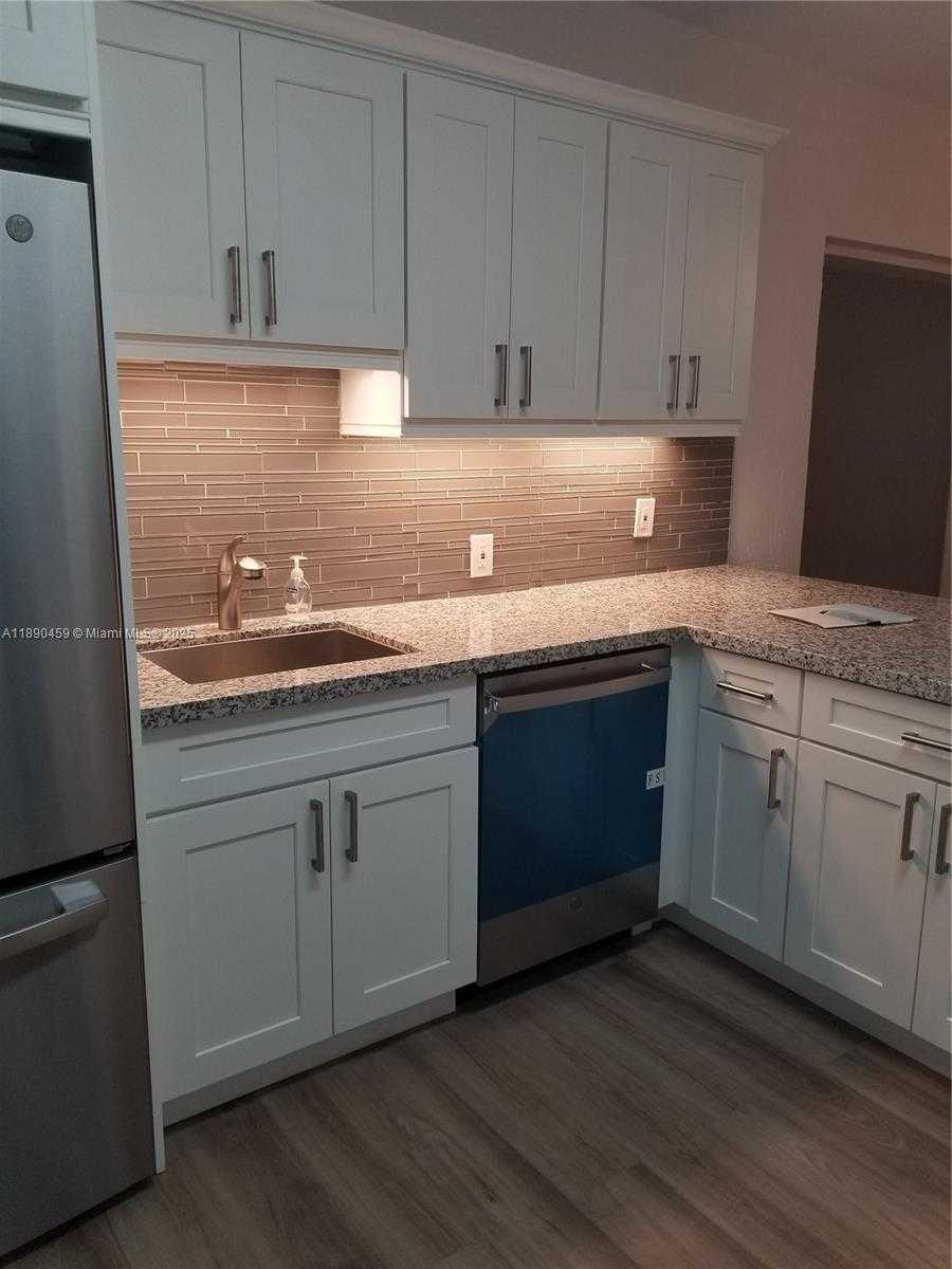 Small Image of 1415 SOUTH WEST 17TH TER #N/A, Miami Number 25