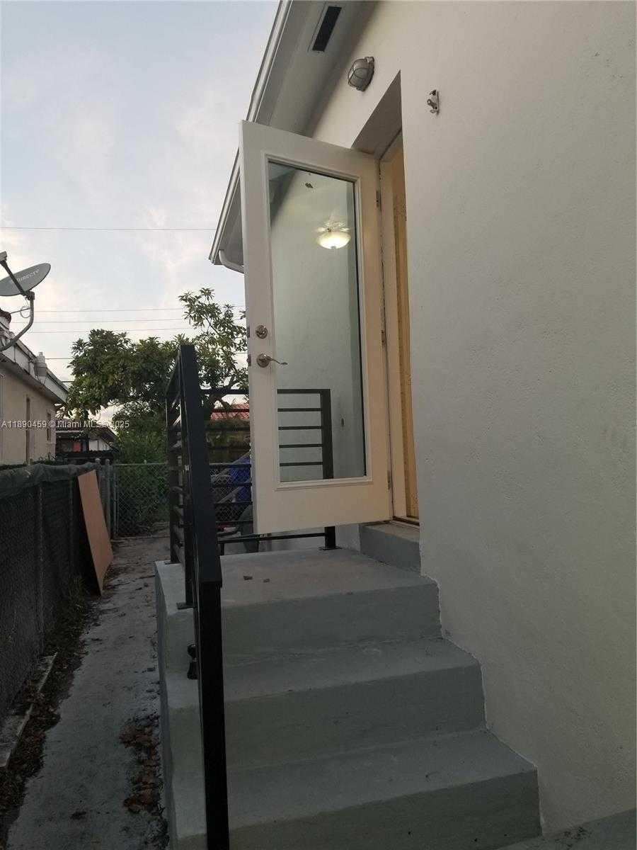 Small Image of 1415 SOUTH WEST 17TH TER #N/A, Miami Number 8