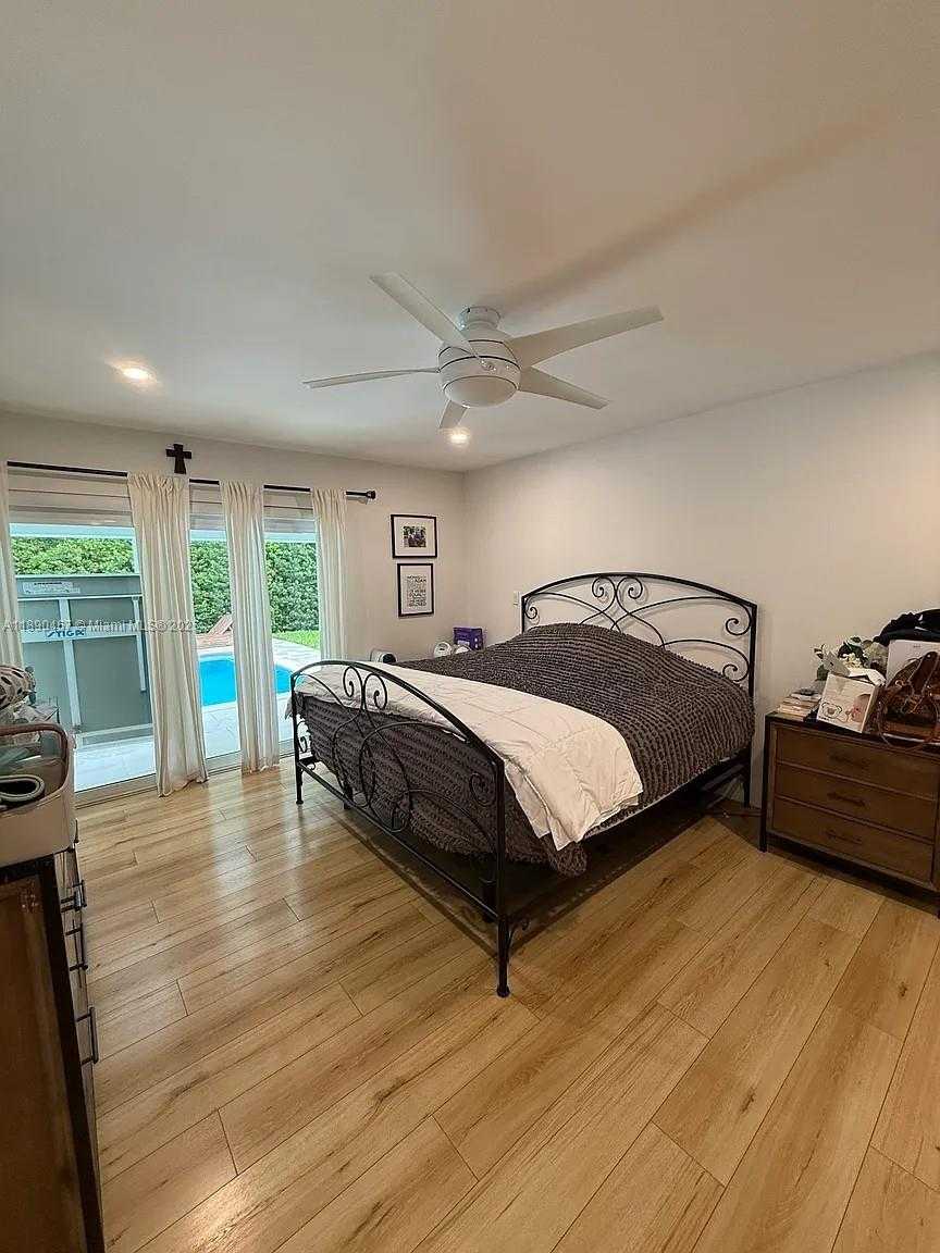 Small Image of 10921 SOUTH WEST 116TH AVE, Miami Number 3