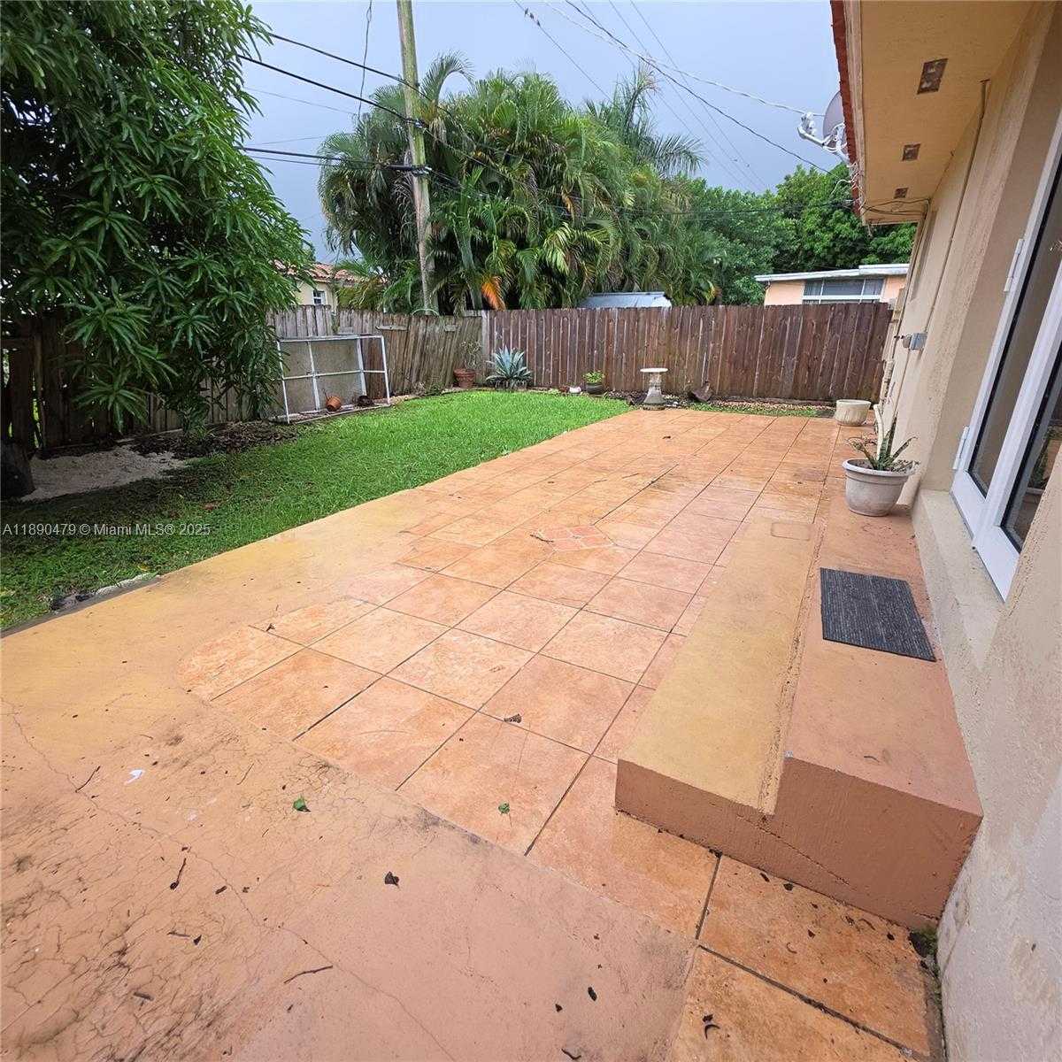 Small Image of 7600 SOUTH WEST 19TH TER, Miami Number 11