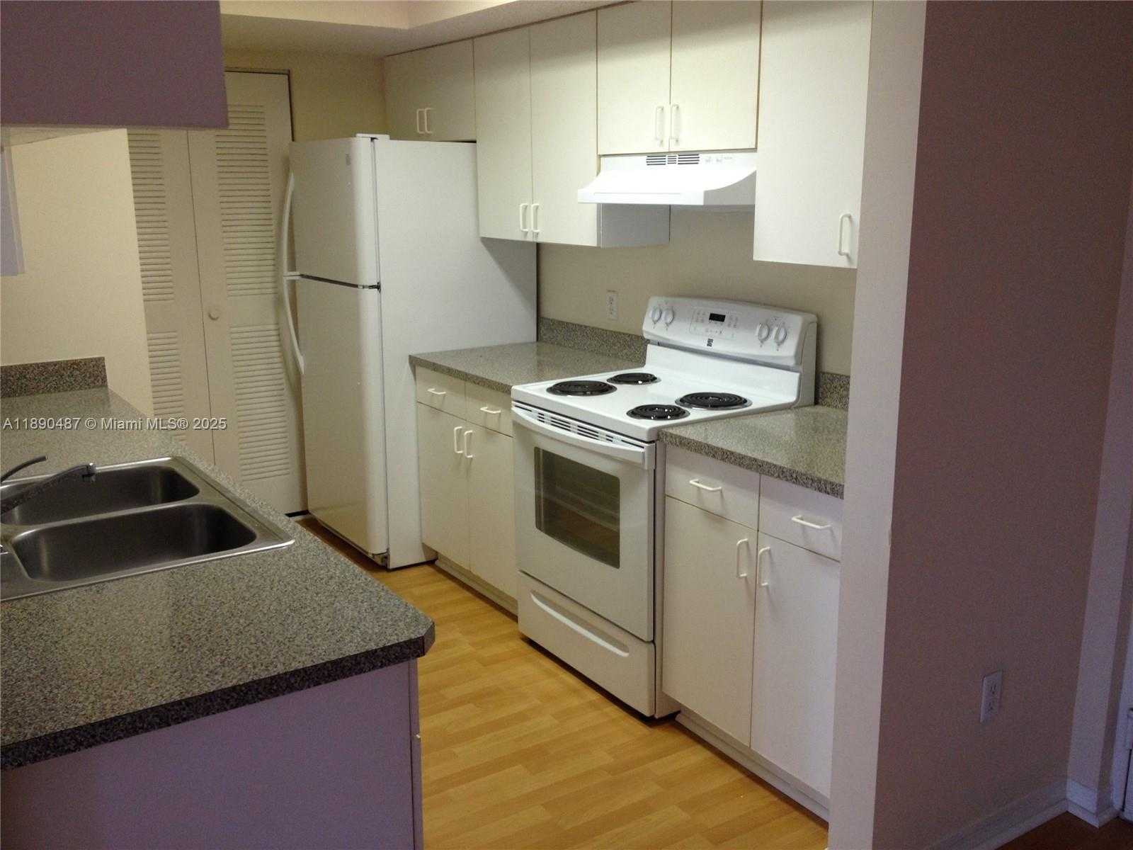 Small Image of 470 SOUTH PARK RD #7-308, Hollywood Number 2