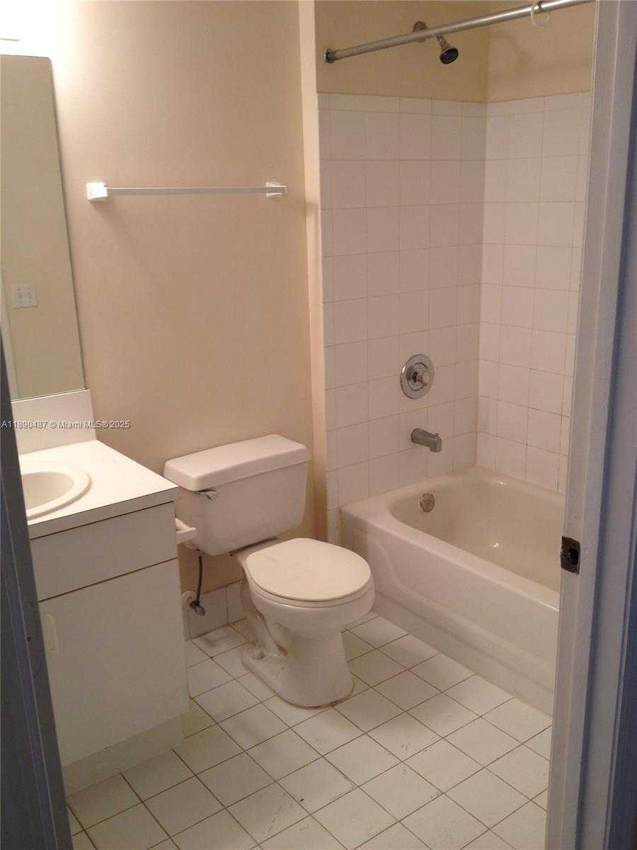 Small Image of 470 SOUTH PARK RD #7-308, Hollywood Number 9