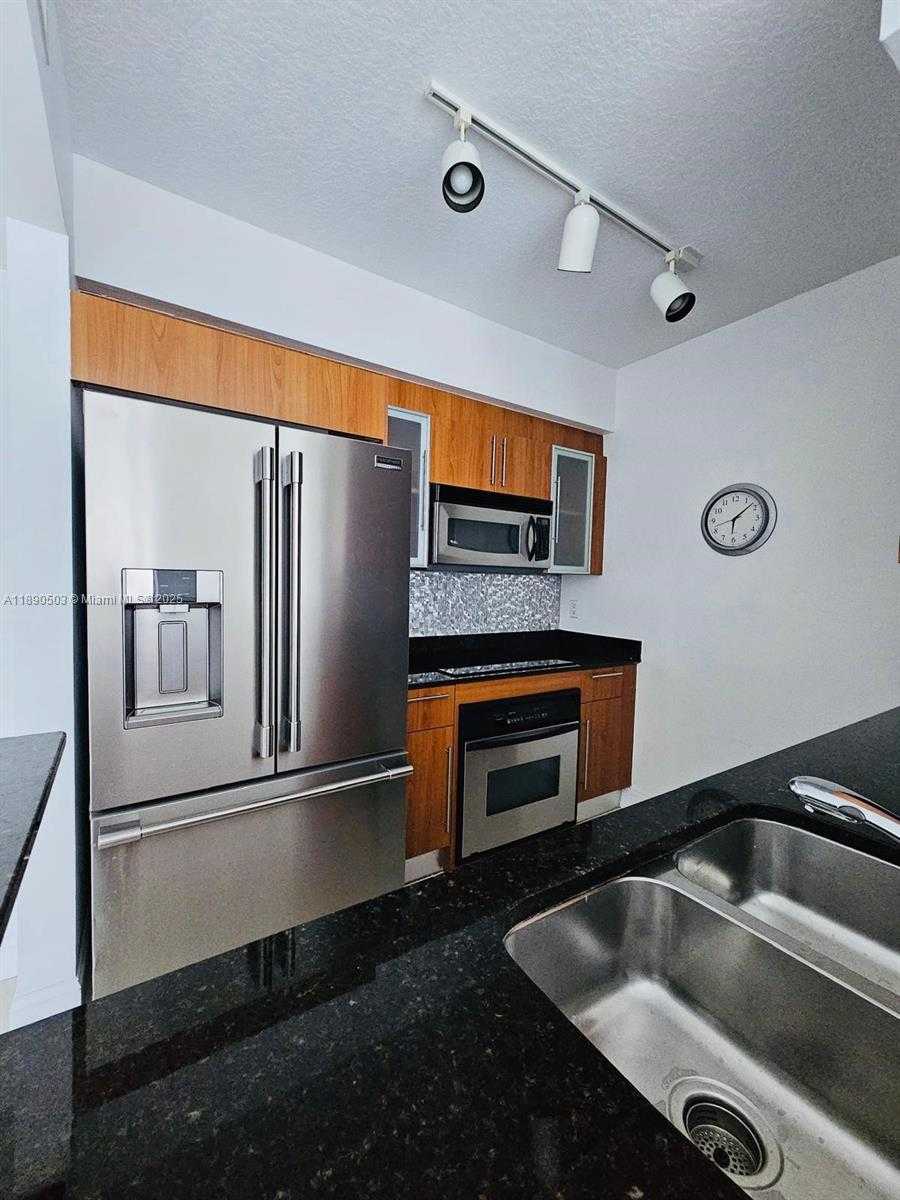 Small Image of 335 SOUTH BISCAYNE BLVD #2202, Miami Number 3