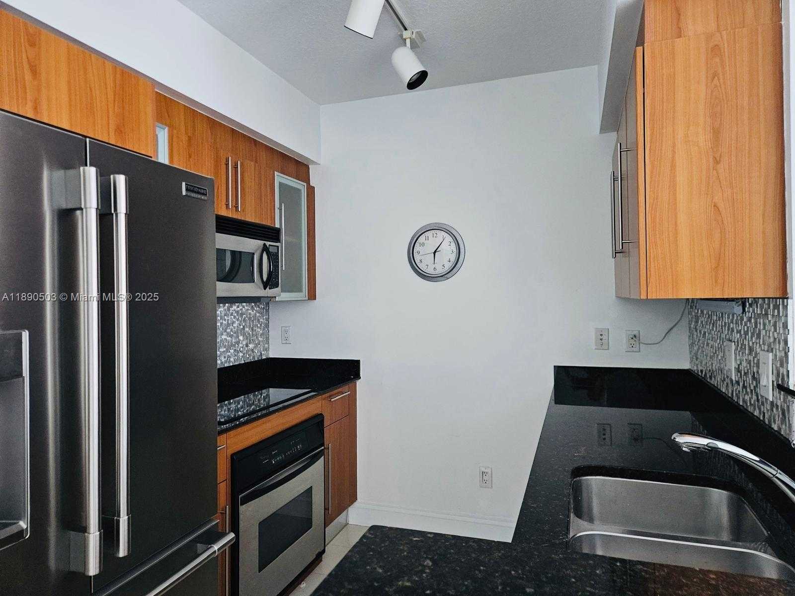 Small Image of 335 SOUTH BISCAYNE BLVD #2202, Miami Number 4