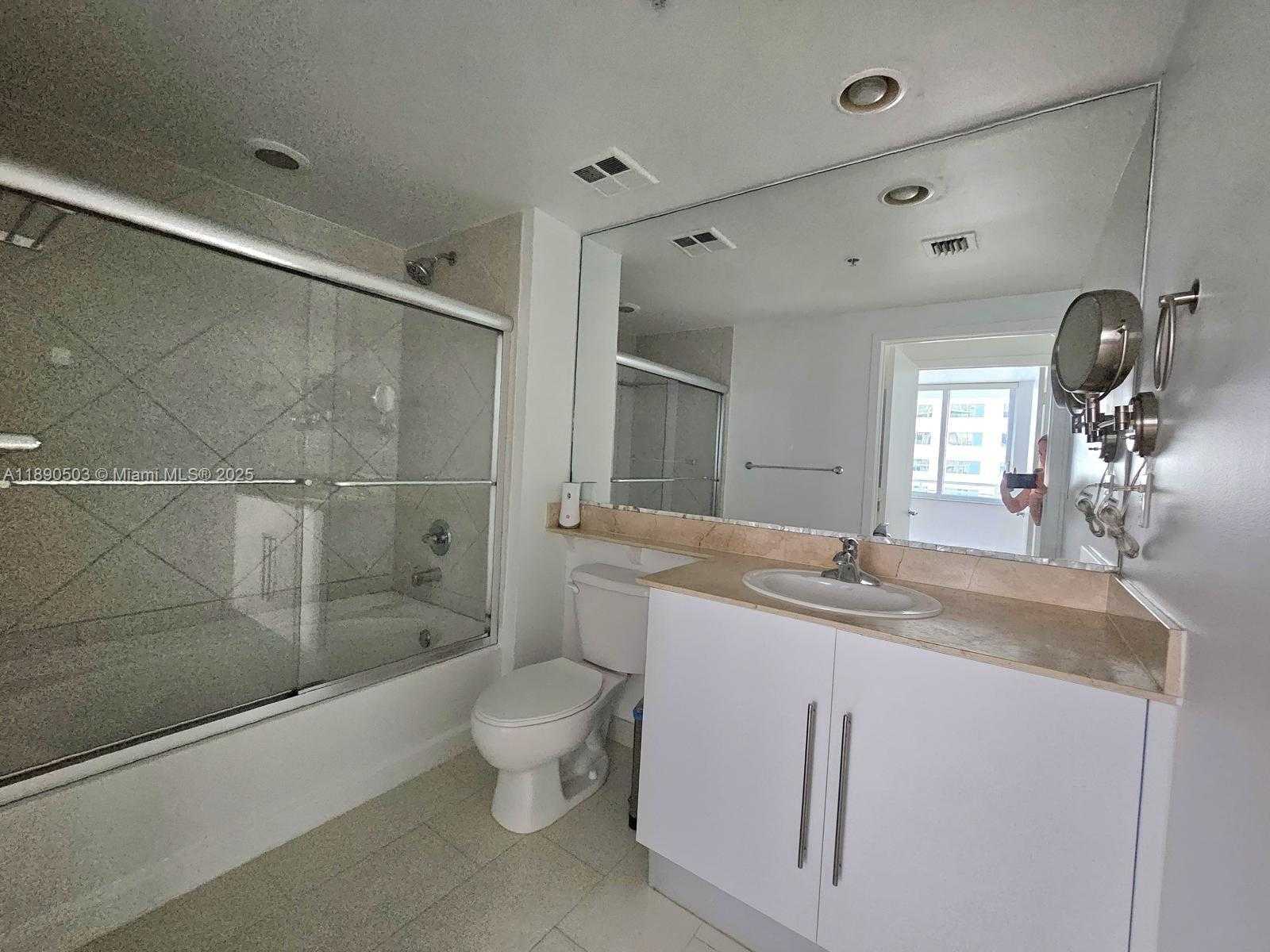 Small Image of 335 SOUTH BISCAYNE BLVD #2202, Miami Number 6
