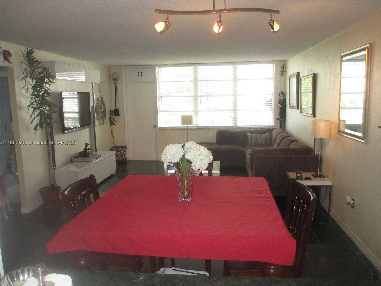 Small Image of 2016 BAY DR #405, Miami Beach Number 3