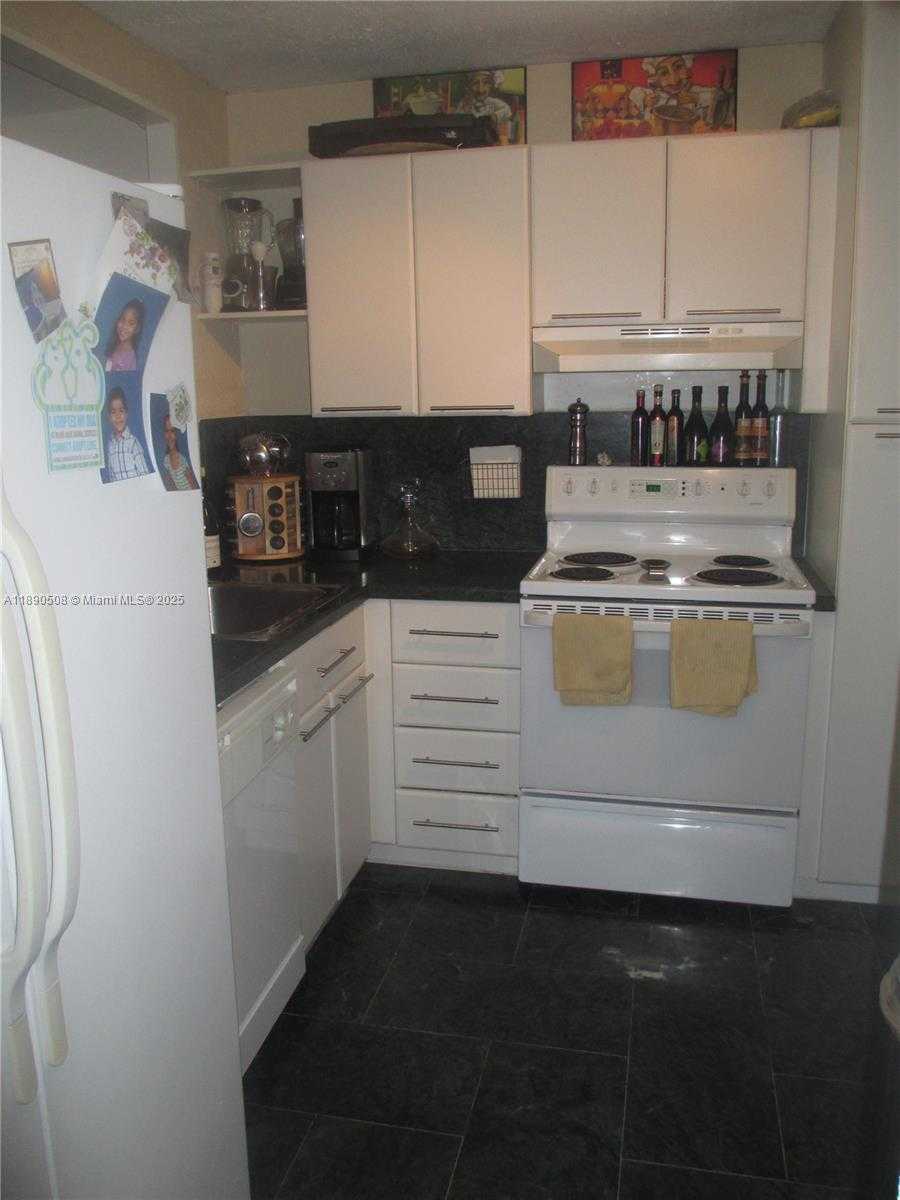Small Image of 2016 BAY DR #405, Miami Beach Number 4