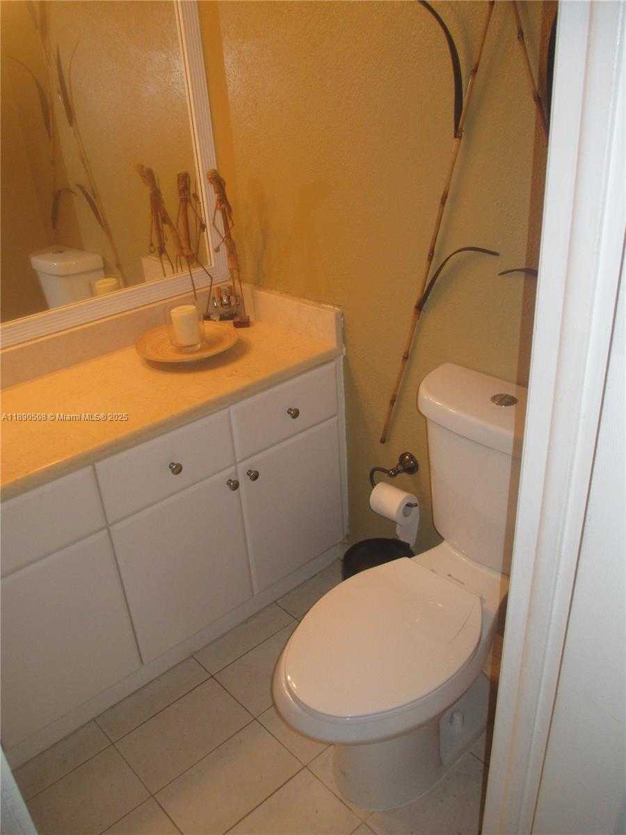 Small Image of 2016 BAY DR #405, Miami Beach Number 6
