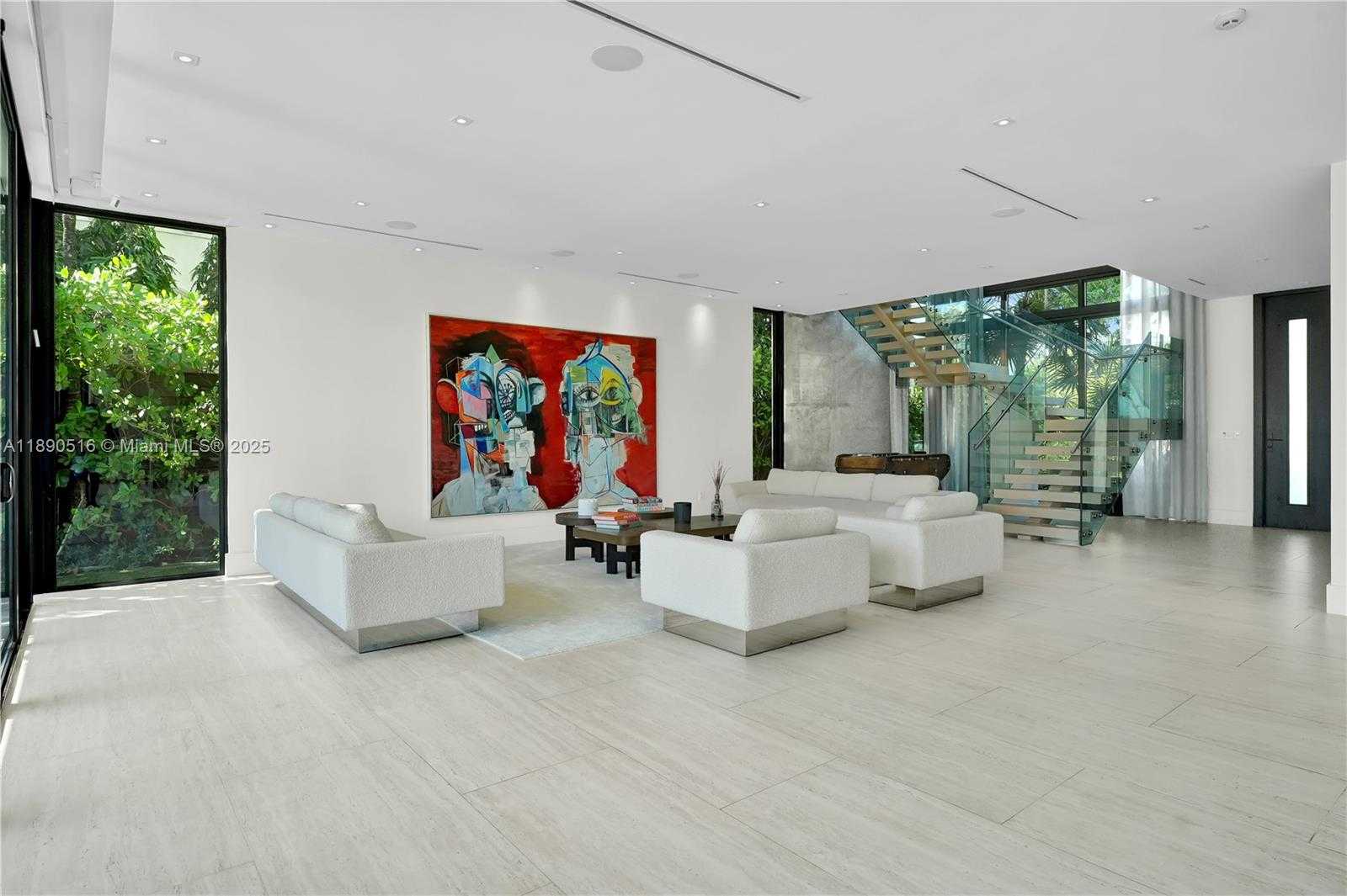 Small Image of 5501 PINE TREE DR, Miami Beach Number 18