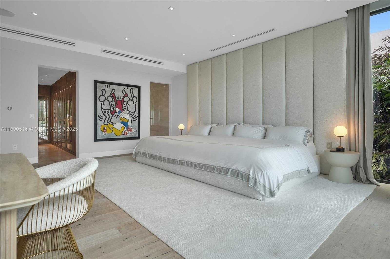 Small Image of 5501 PINE TREE DR, Miami Beach Number 20