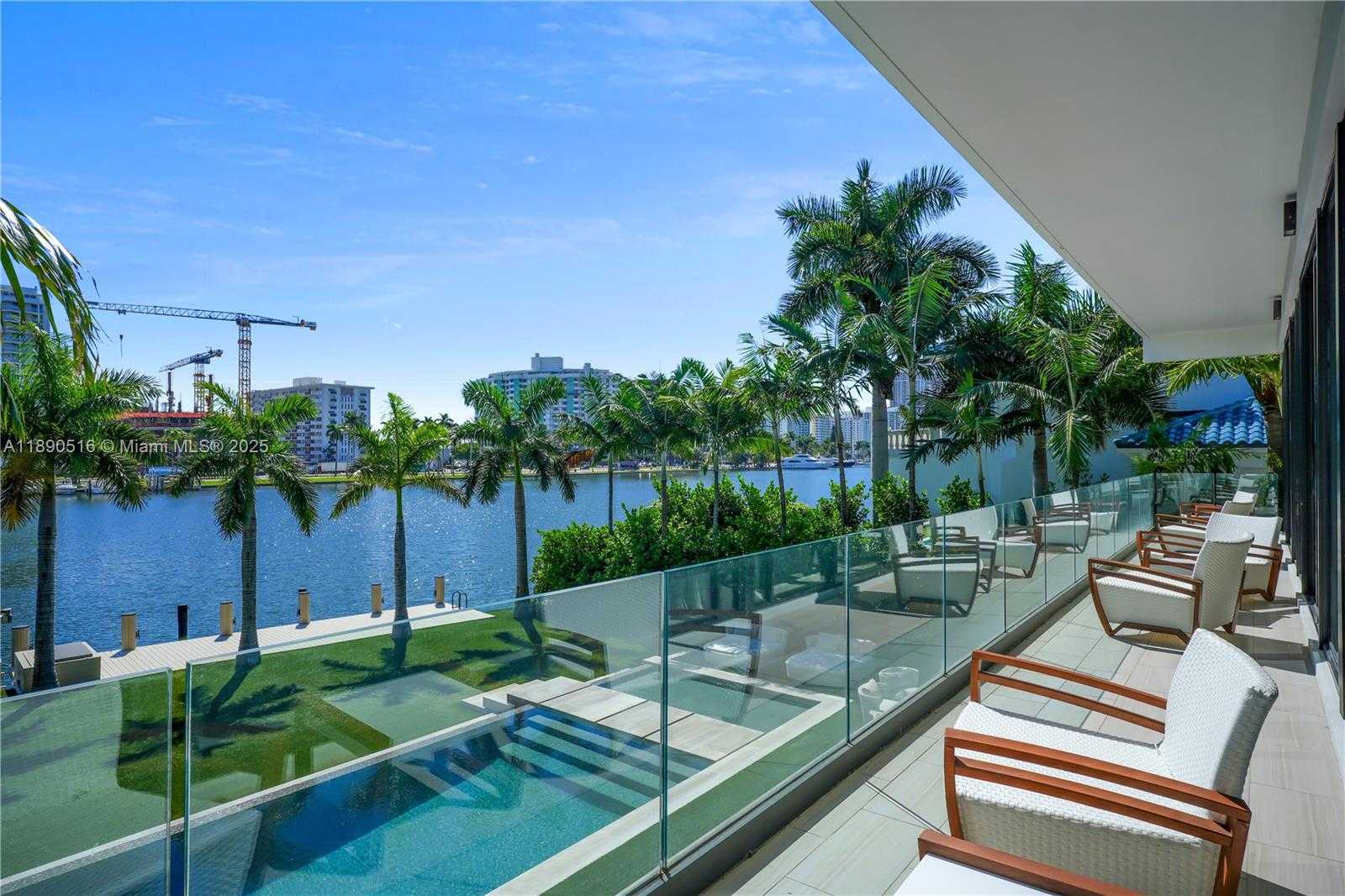 Small Image of 5501 PINE TREE DR, Miami Beach Number 25
