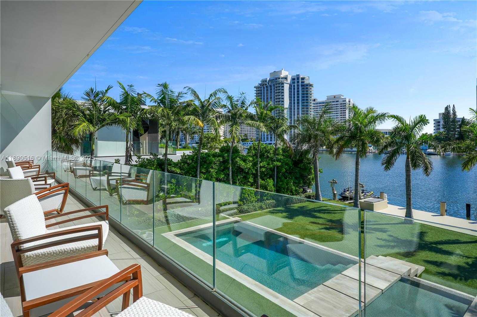 Small Image of 5501 PINE TREE DR, Miami Beach Number 26