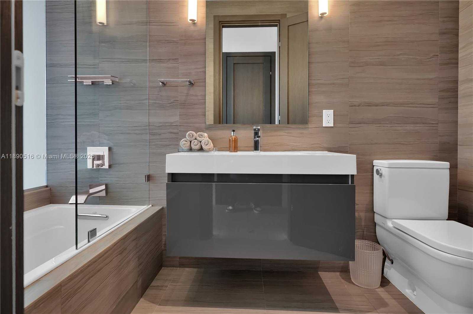 Small Image of 5501 PINE TREE DR, Miami Beach Number 28