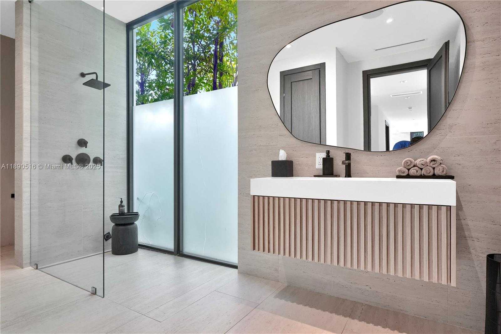 Small Image of 5501 PINE TREE DR, Miami Beach Number 29