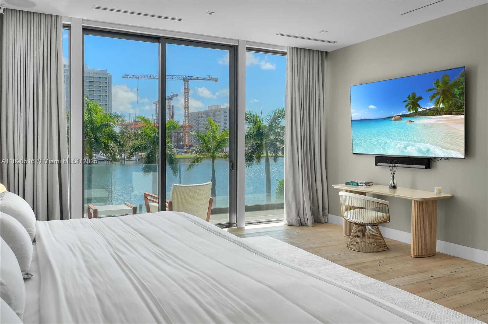 Small Image of 5501 PINE TREE DR, Miami Beach Number 30