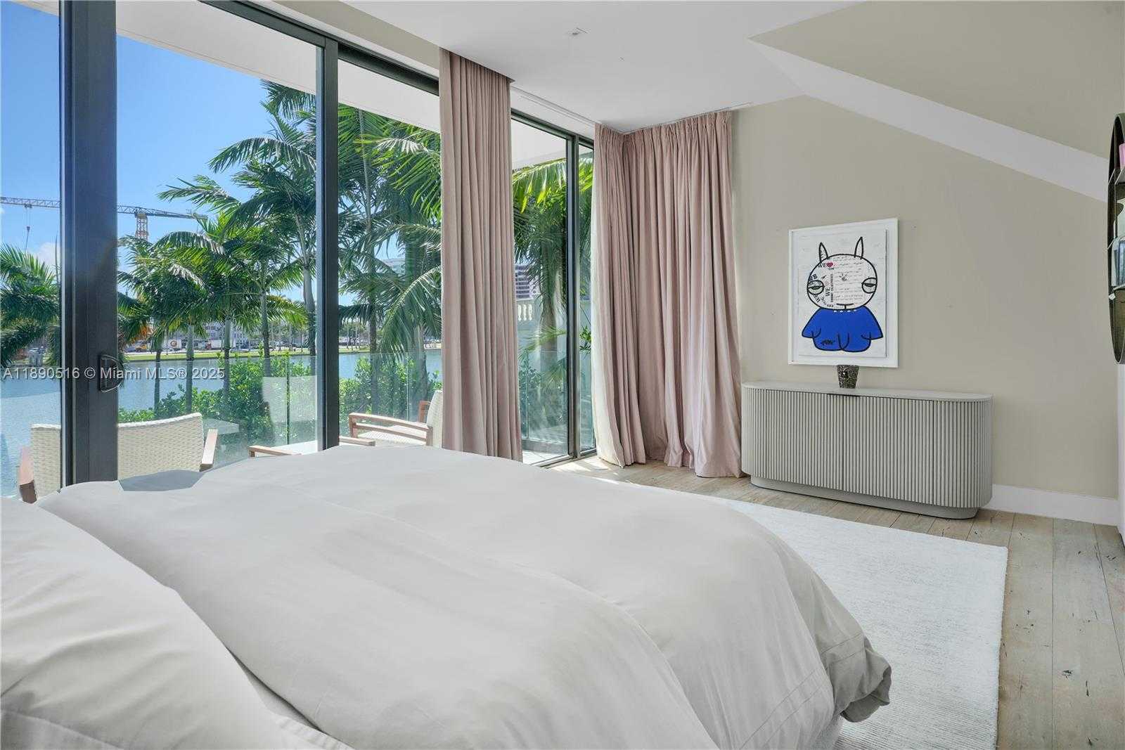 Small Image of 5501 PINE TREE DR, Miami Beach Number 32