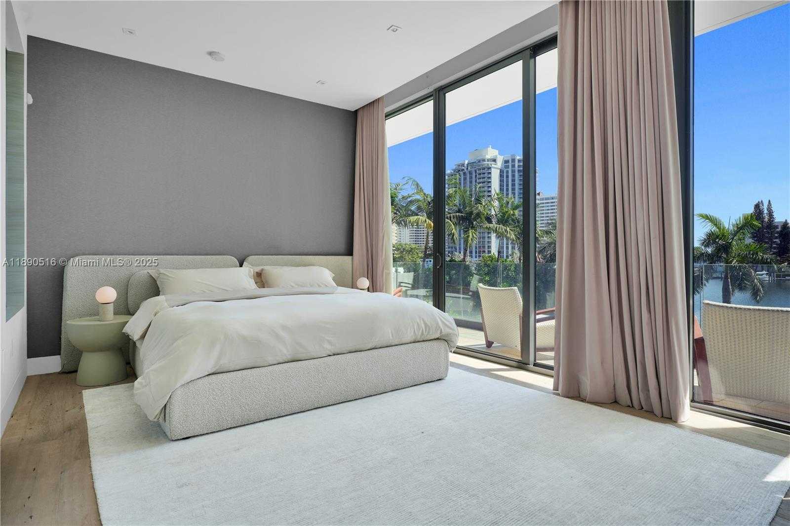 Small Image of 5501 PINE TREE DR, Miami Beach Number 33