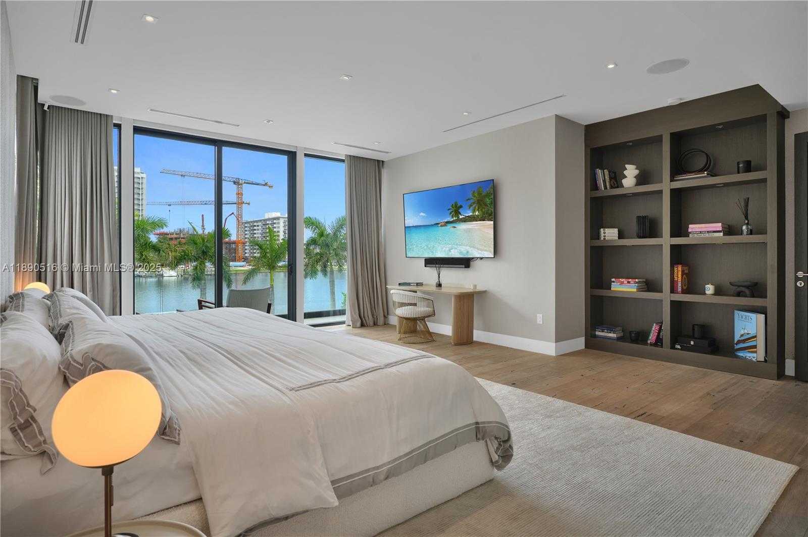 Small Image of 5501 PINE TREE DR, Miami Beach Number 34