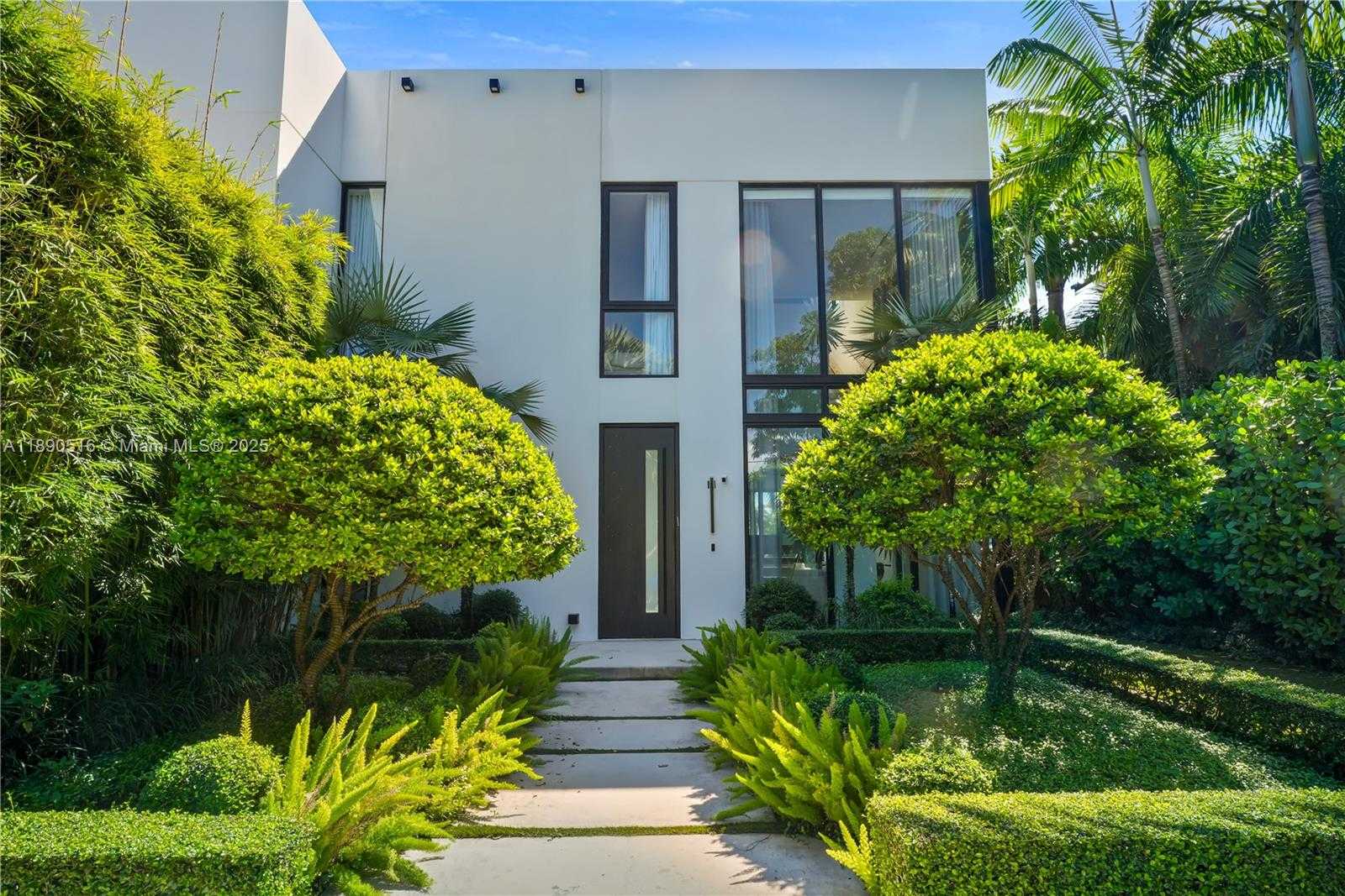Small Image of 5501 PINE TREE DR, Miami Beach Number 37