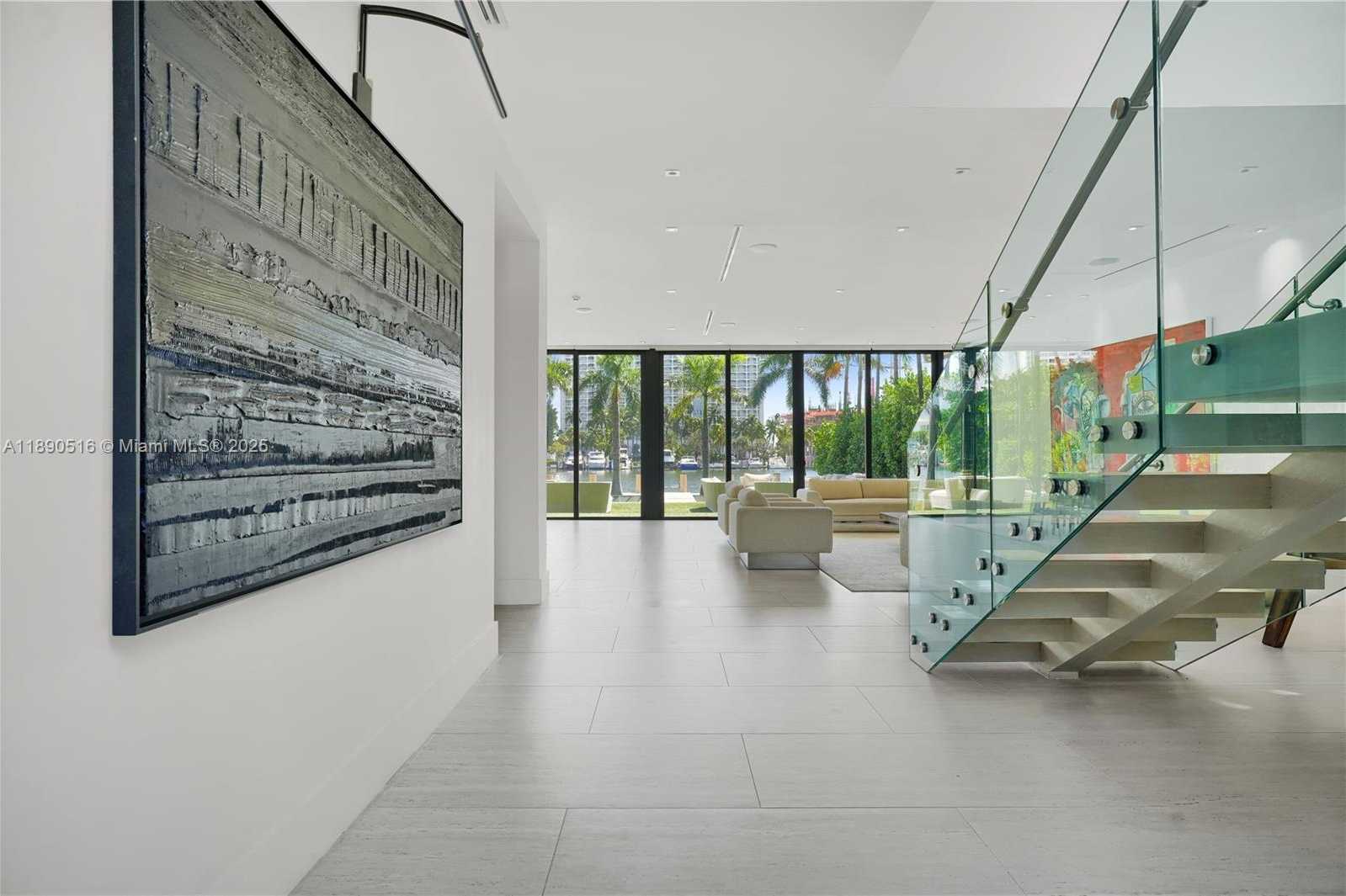 Small Image of 5501 PINE TREE DR, Miami Beach Number 40