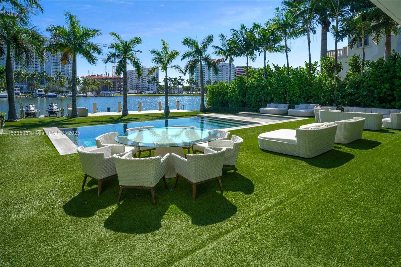 Small Image of 5501 PINE TREE DR, Miami Beach Number 5