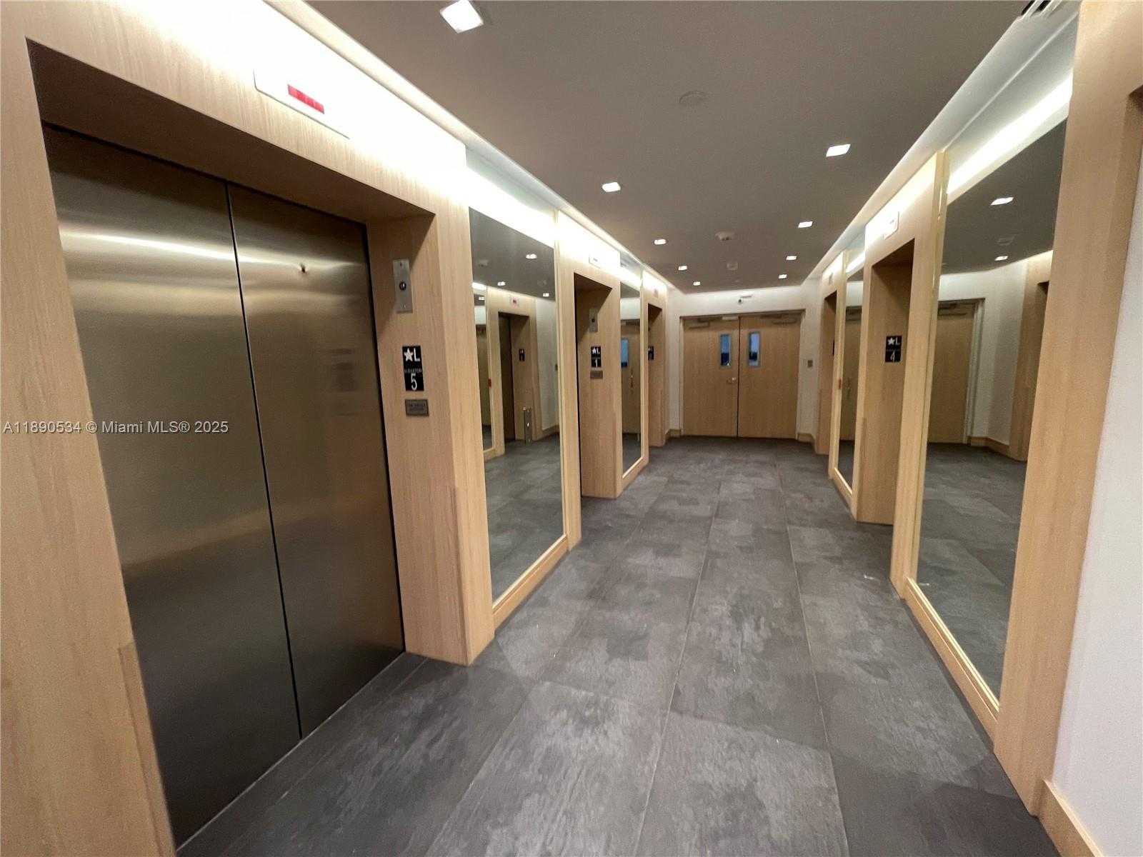 Small Image of 90 SOUTH WEST 3RD ST #1809, Miami Number 27