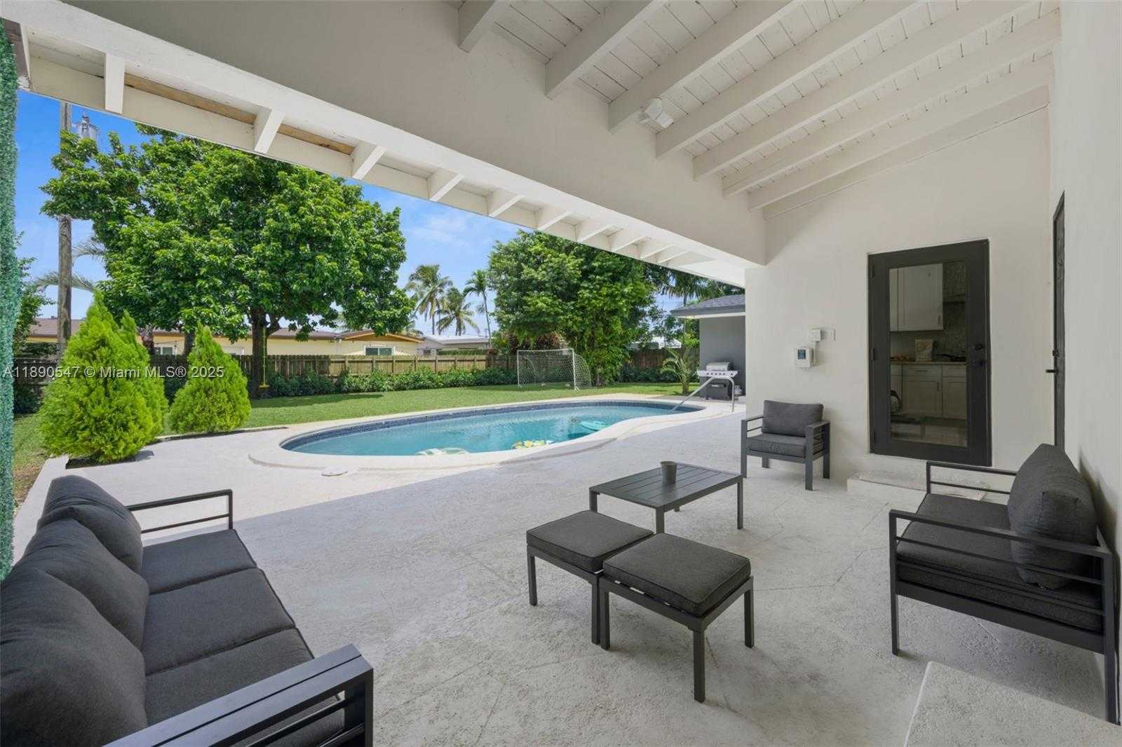 Small Image of 1951 NORTH EAST 187 TH DR, North Miami Beach Number 5