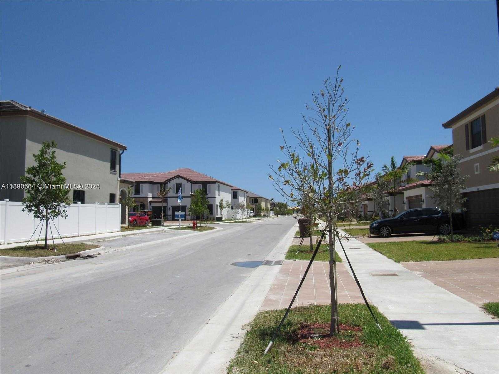 Small Image of 3430 WEST 103RD TER, Hialeah Number 4