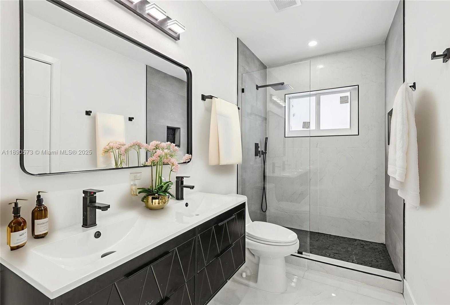 Small Image of 2550 ADAMS ST, Hollywood Number 12
