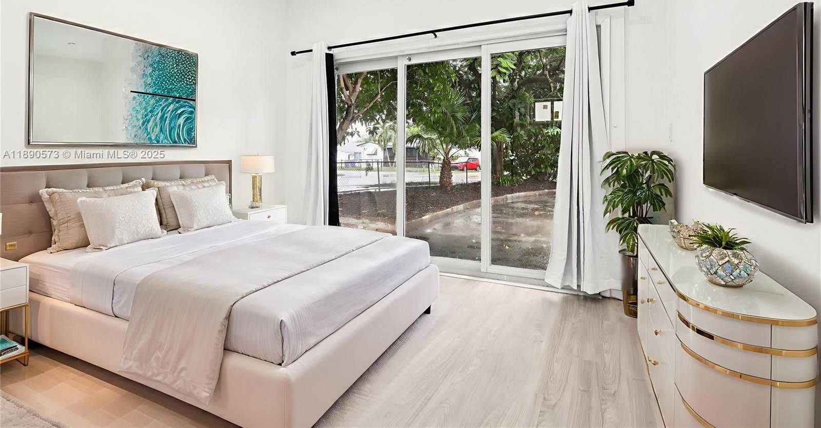 Small Image of 2550 ADAMS ST, Hollywood Number 14