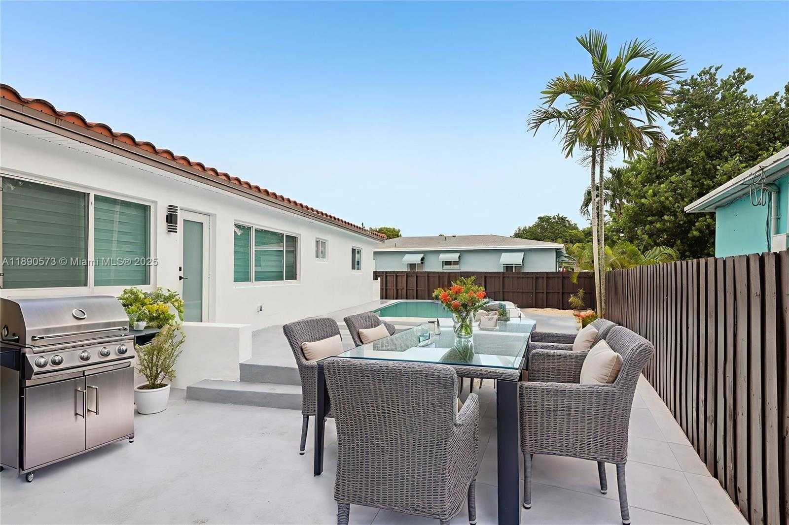 Small Image of 2550 ADAMS ST, Hollywood Number 17