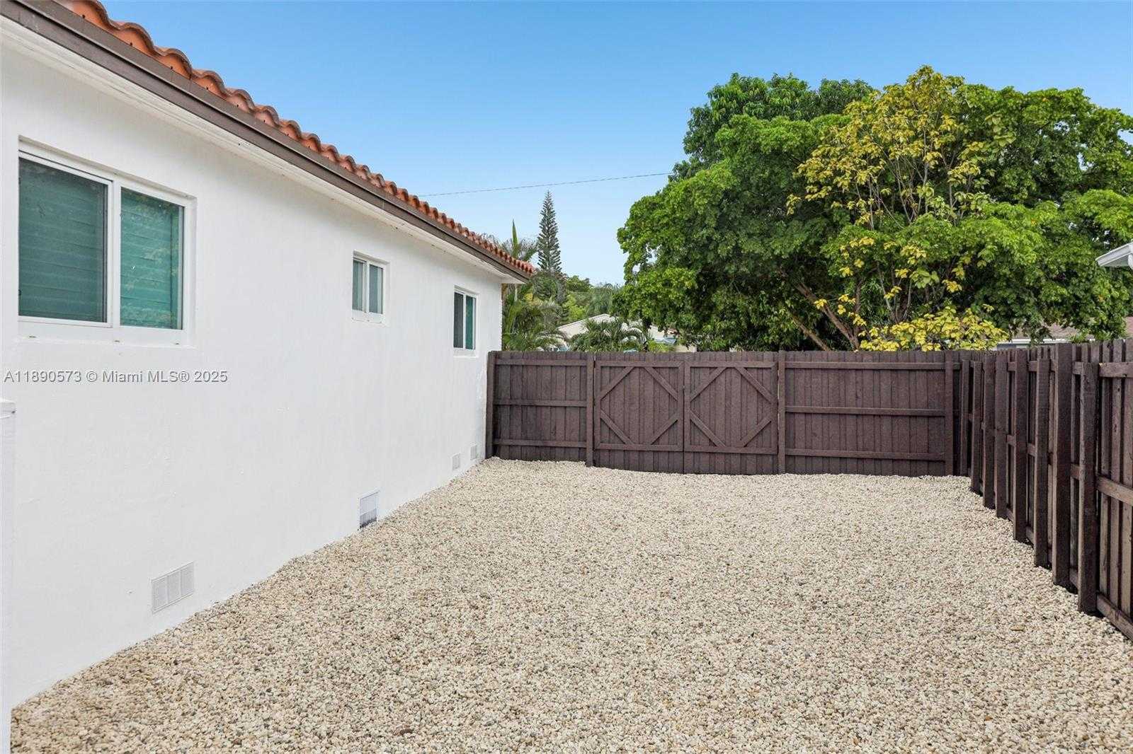 Small Image of 2550 ADAMS ST, Hollywood Number 20