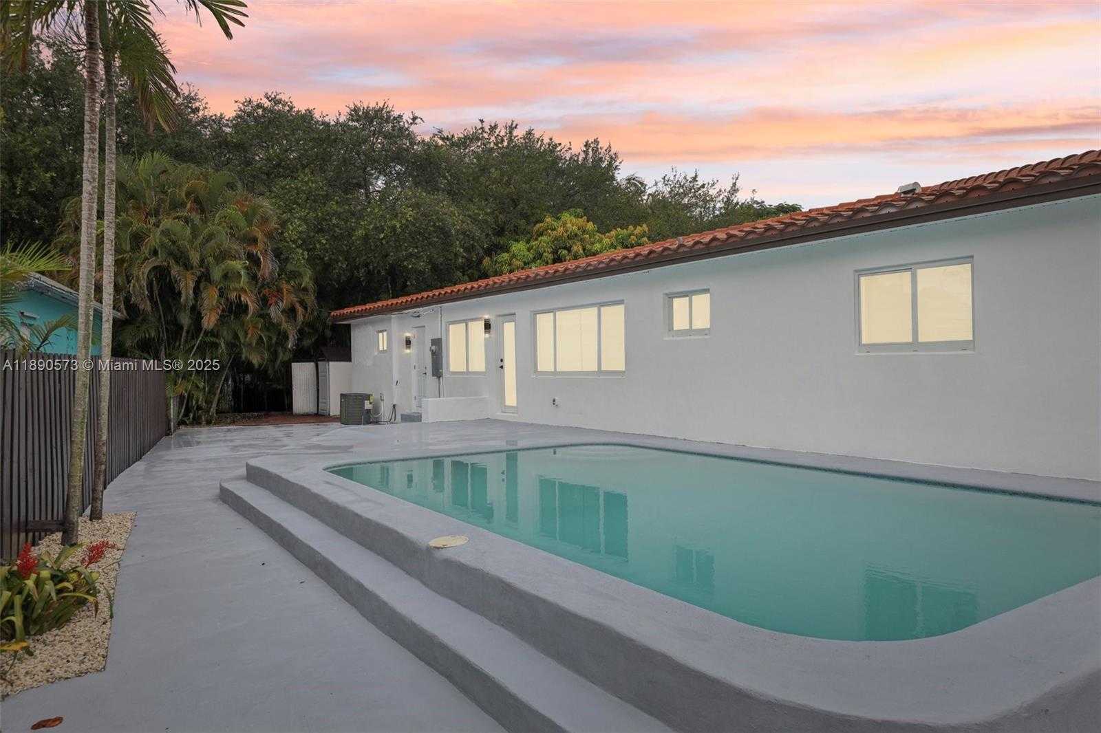 Small Image of 2550 ADAMS ST, Hollywood Number 27
