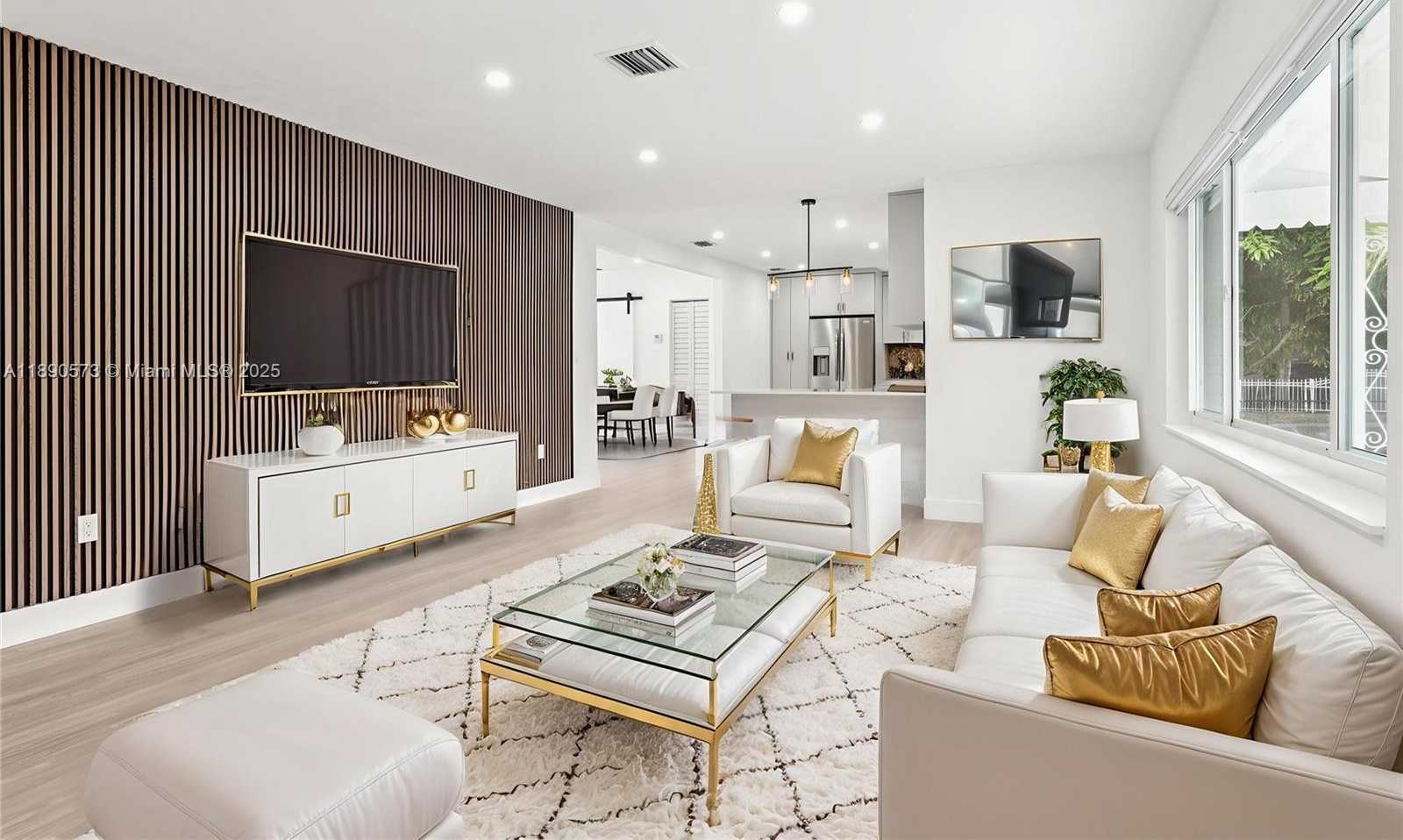 Small Image of 2550 ADAMS ST, Hollywood Number 4