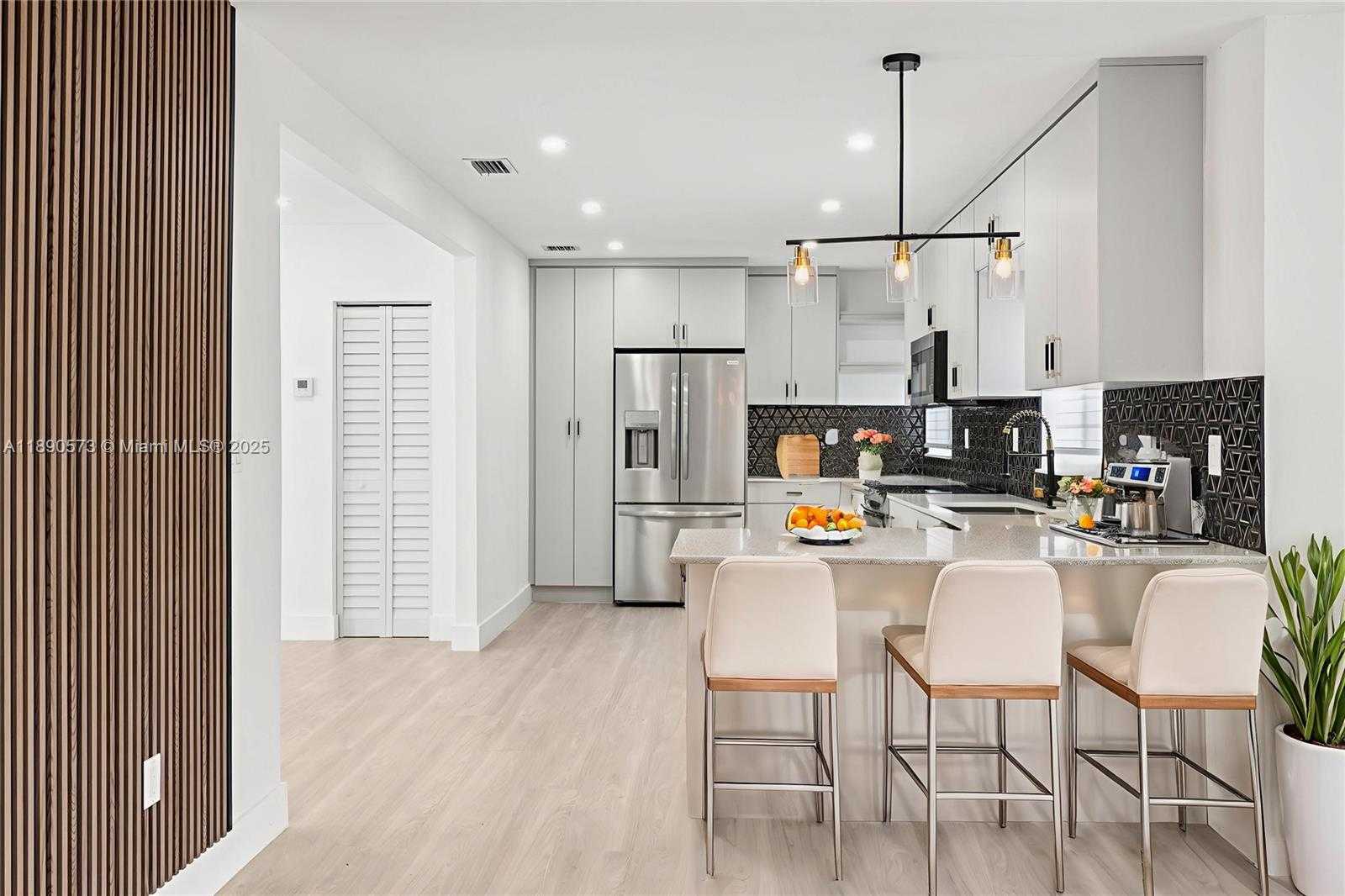 Small Image of 2550 ADAMS ST, Hollywood Number 5