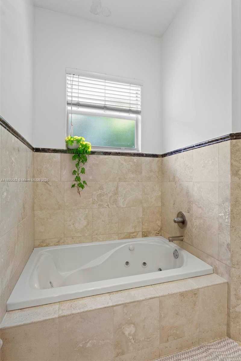 Small Image of 9339 SOUTH WEST 98TH PL, Miami Number 17