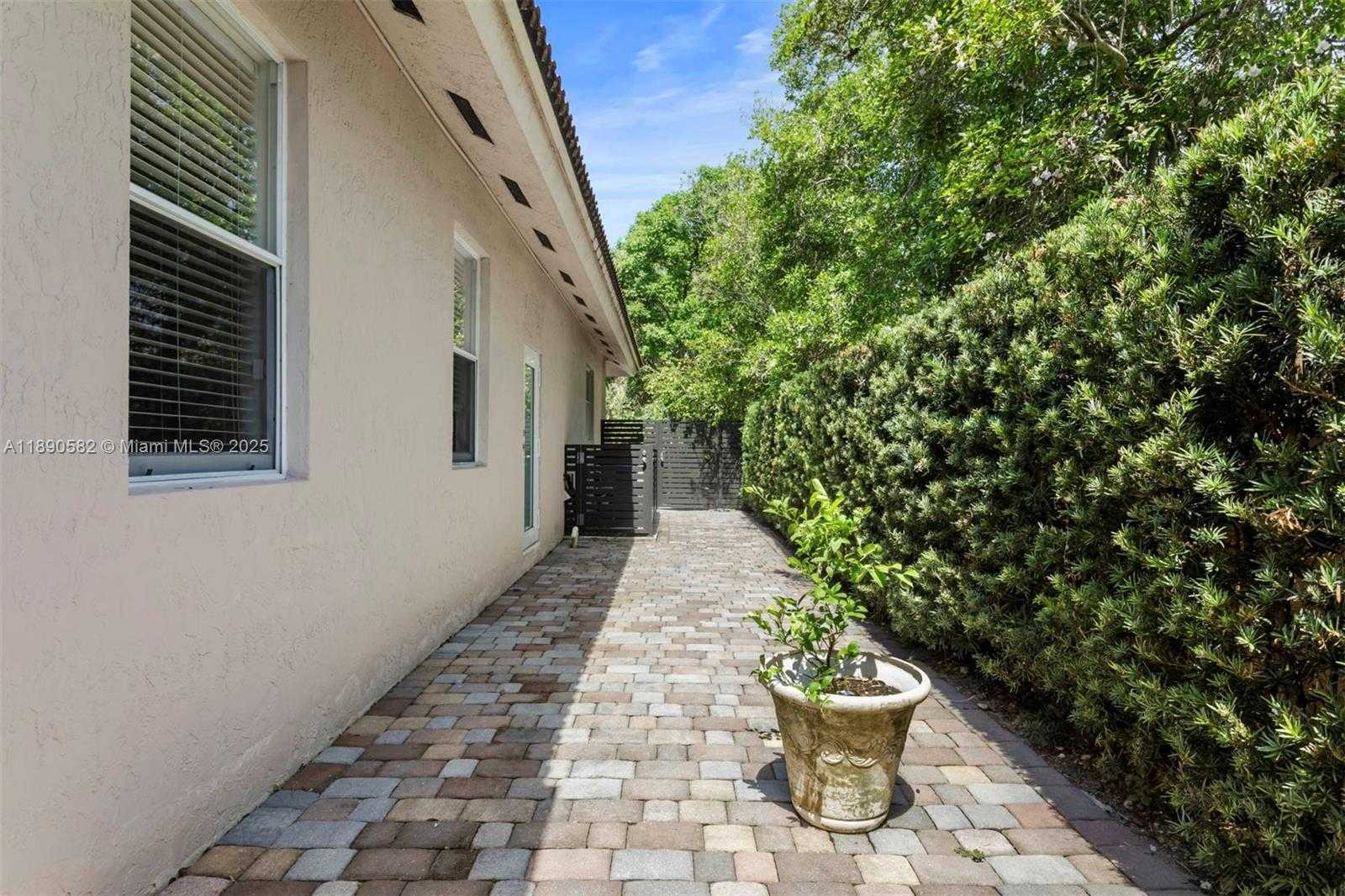 Small Image of 9339 SOUTH WEST 98TH PL, Miami Number 22