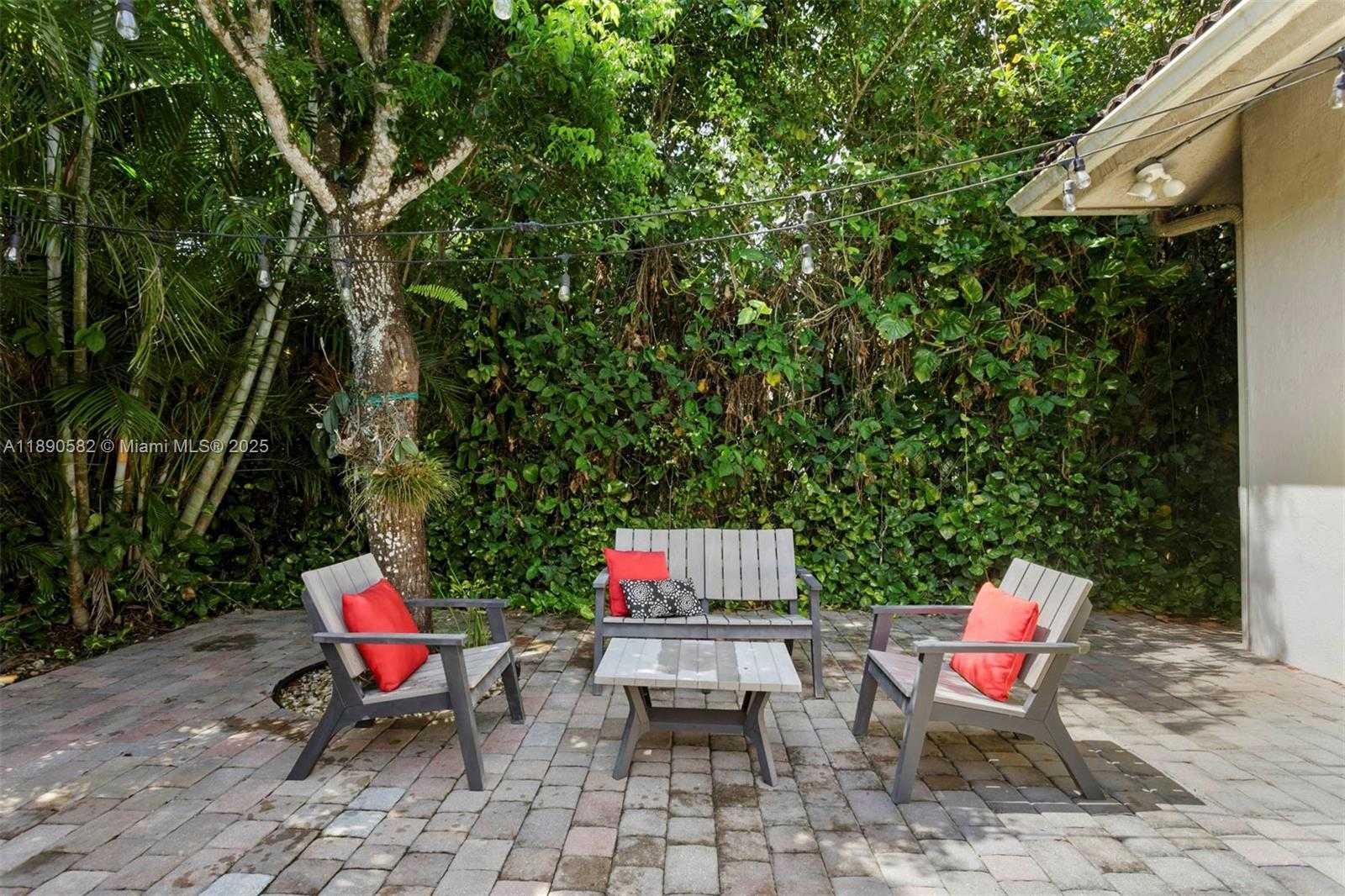 Small Image of 9339 SOUTH WEST 98TH PL, Miami Number 23