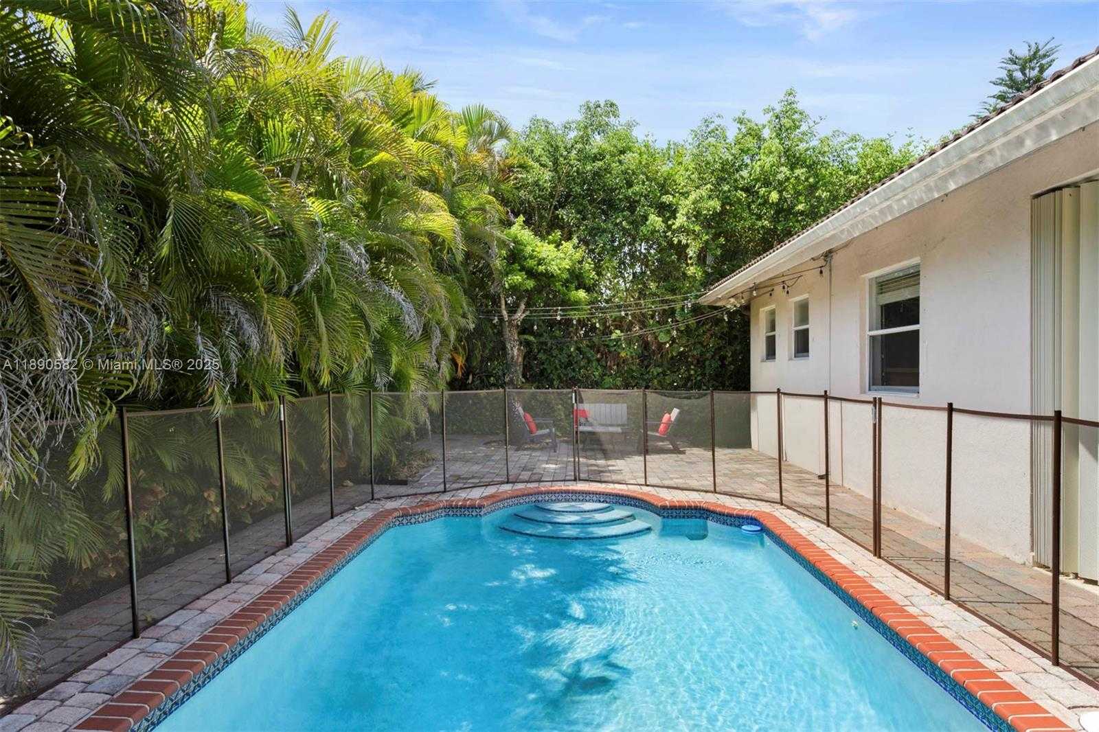 Small Image of 9339 SOUTH WEST 98TH PL, Miami Number 24