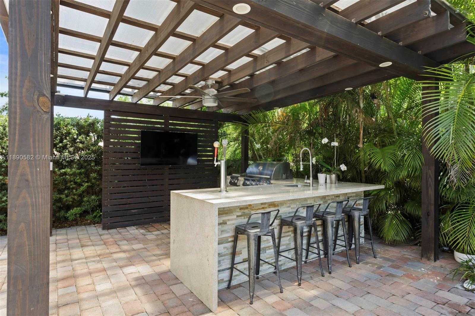 Small Image of 9339 SOUTH WEST 98TH PL, Miami Number 25
