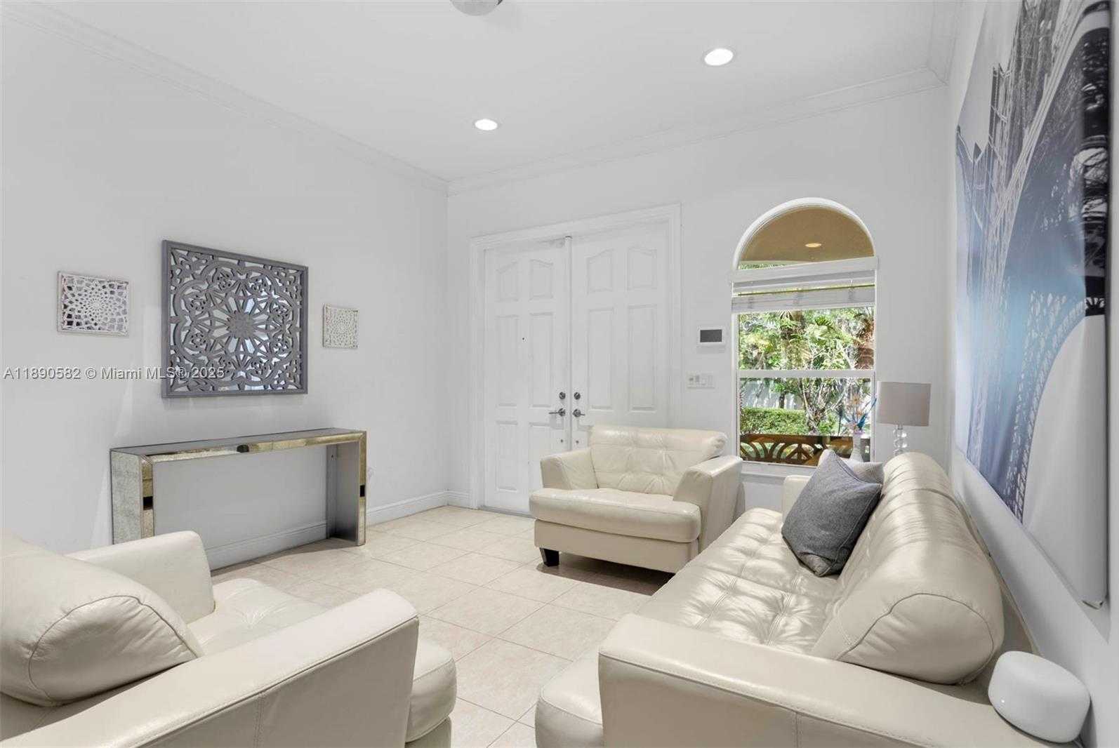 Small Image of 9339 SOUTH WEST 98TH PL, Miami Number 3