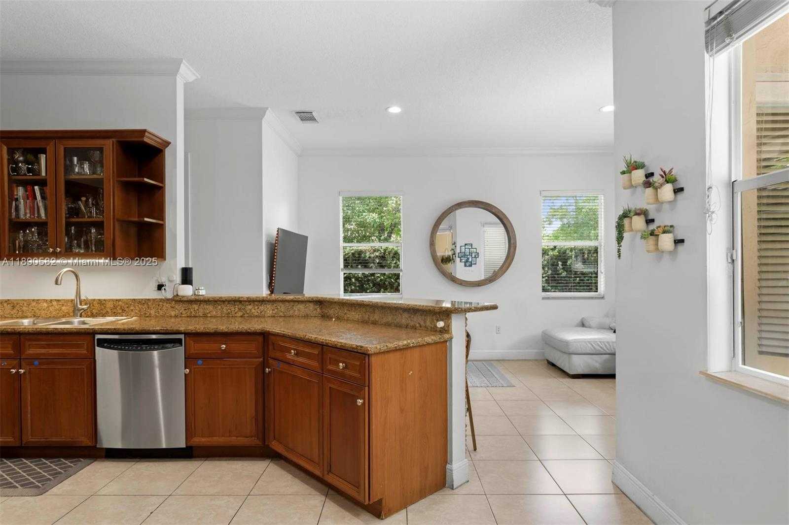 Small Image of 9339 SOUTH WEST 98TH PL, Miami Number 8
