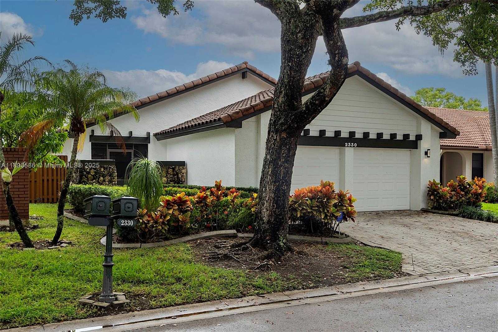 Small Image of 2330 DOVER, Weston Number 11