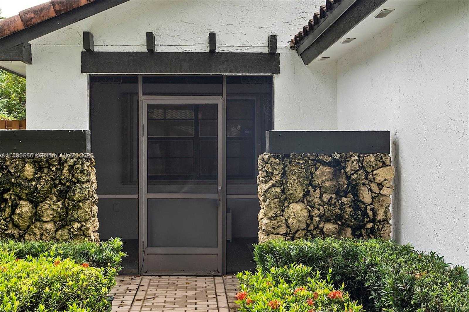 Small Image of 2330 DOVER, Weston Number 14