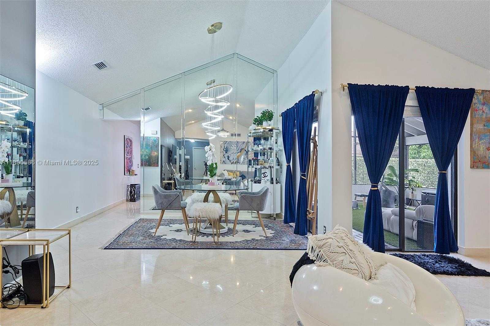 Small Image of 2330 DOVER, Weston Number 18