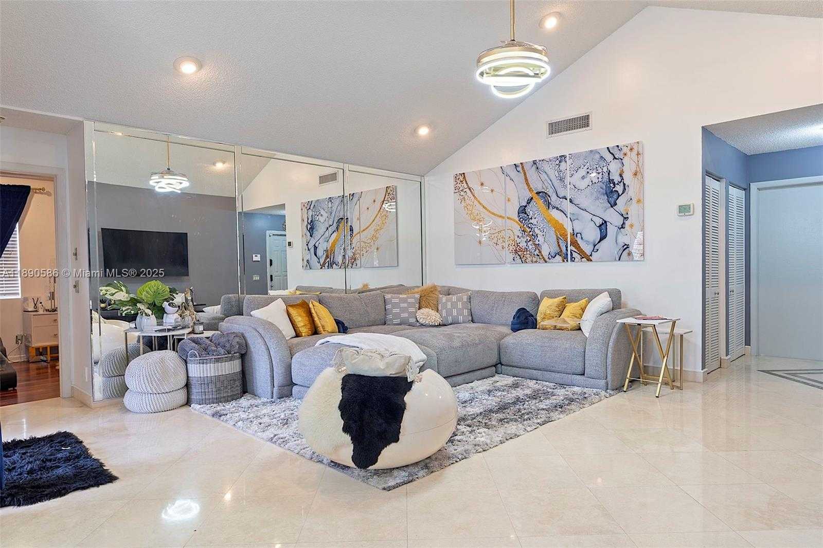Small Image of 2330 DOVER, Weston Number 20
