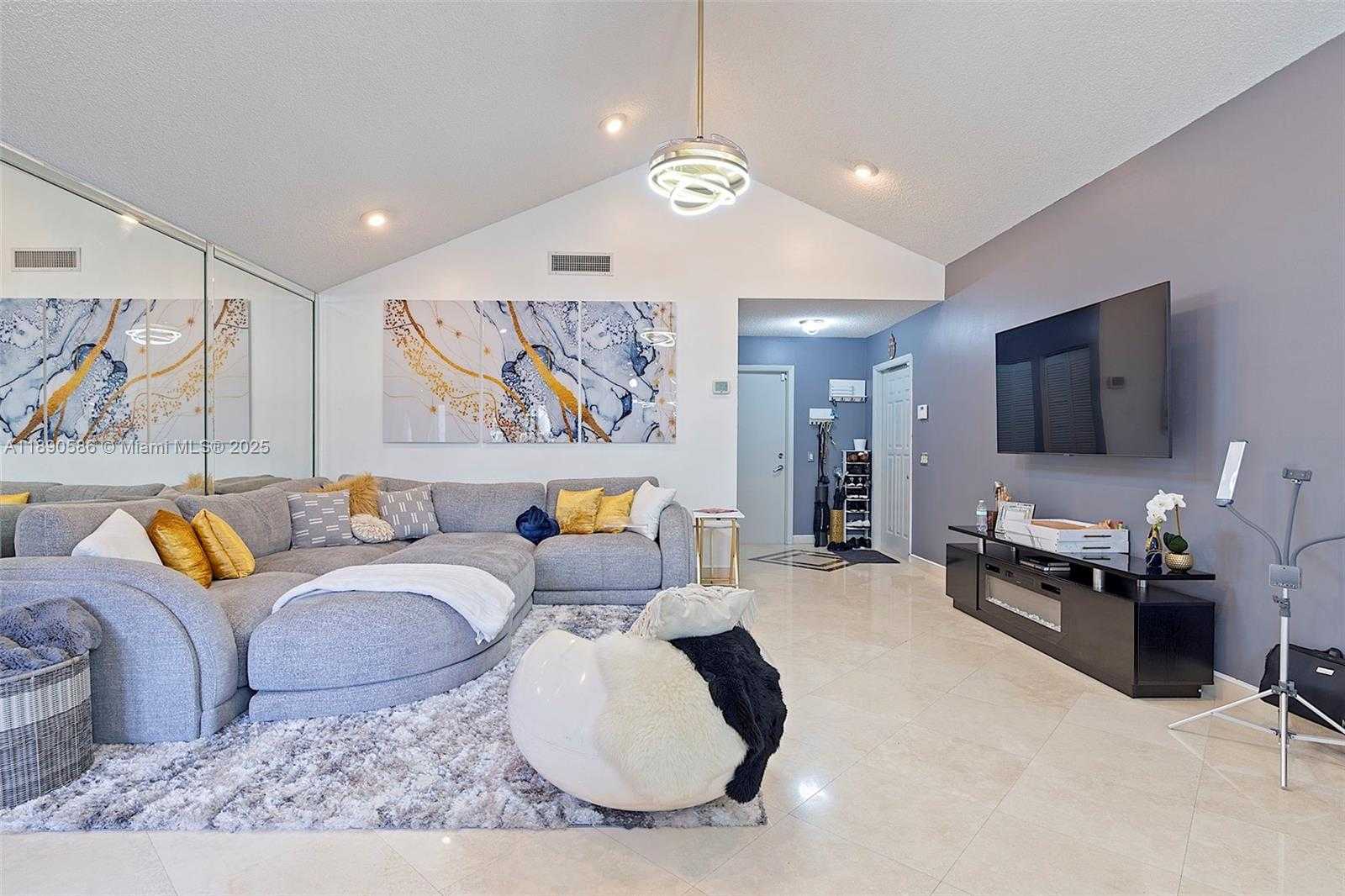 Small Image of 2330 DOVER, Weston Number 21