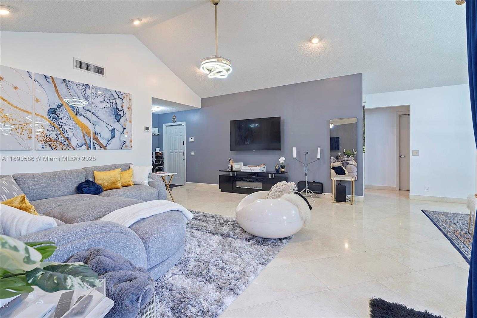 Small Image of 2330 DOVER, Weston Number 22