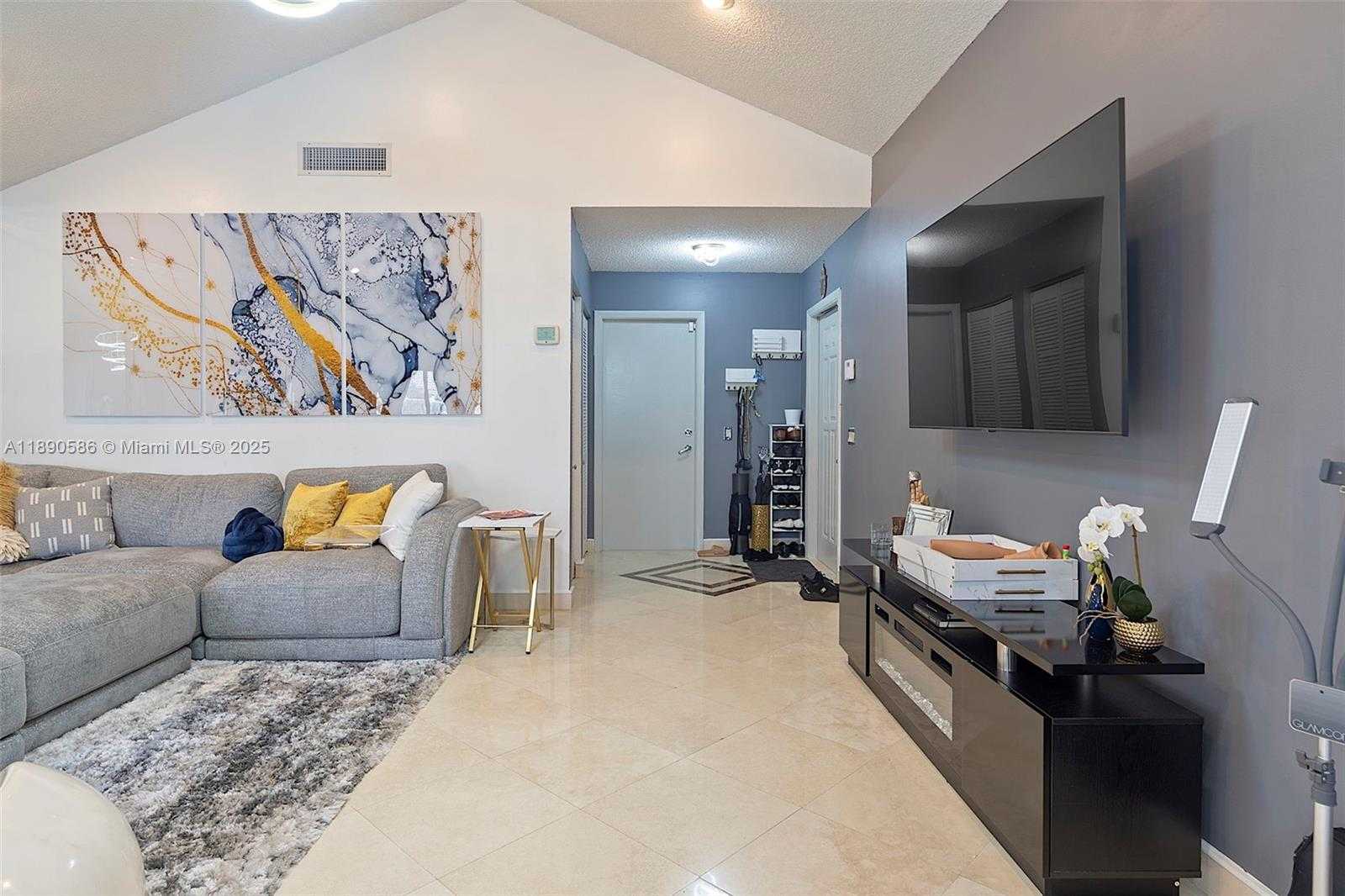 Small Image of 2330 DOVER, Weston Number 25