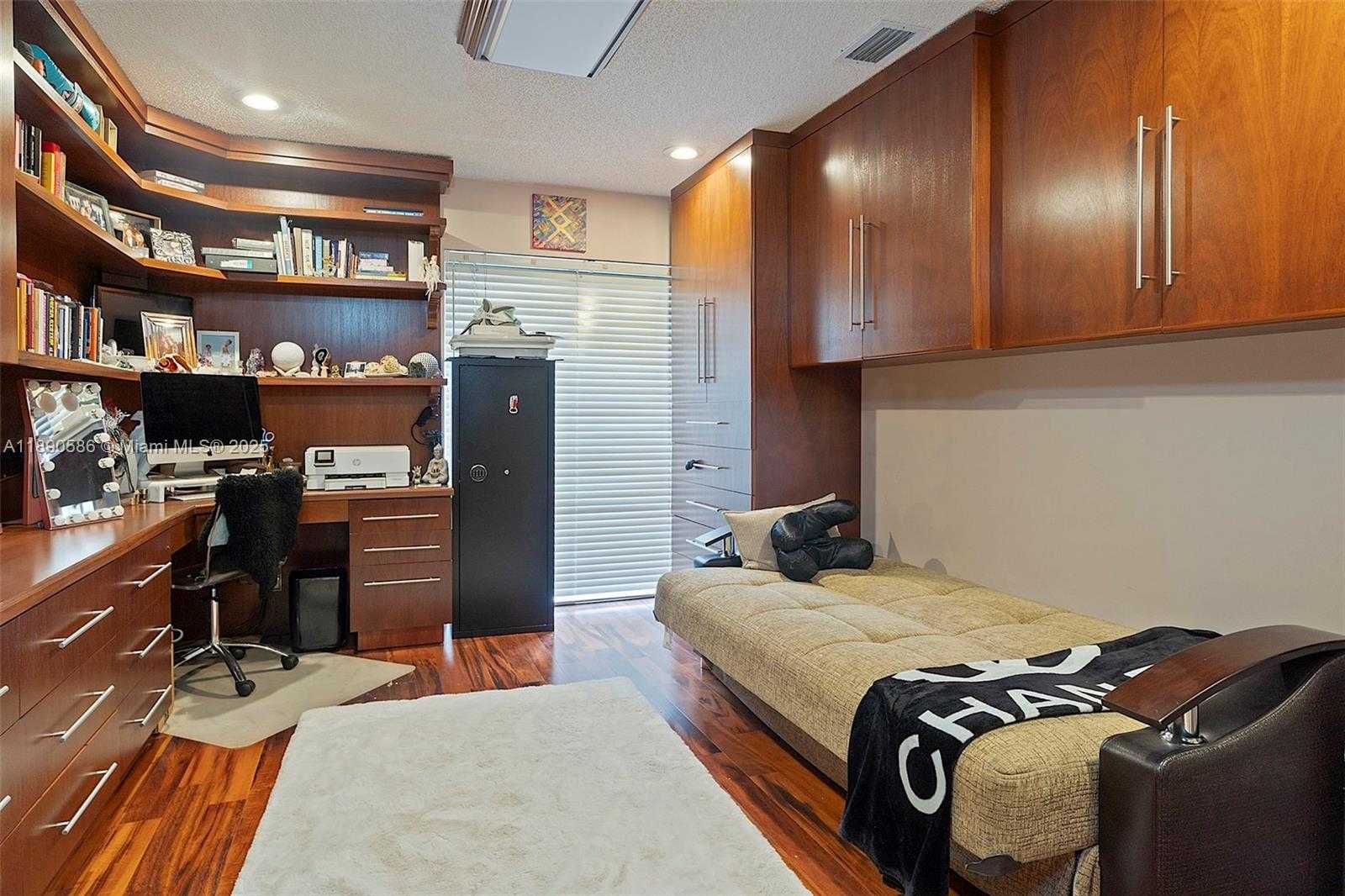 Small Image of 2330 DOVER, Weston Number 27
